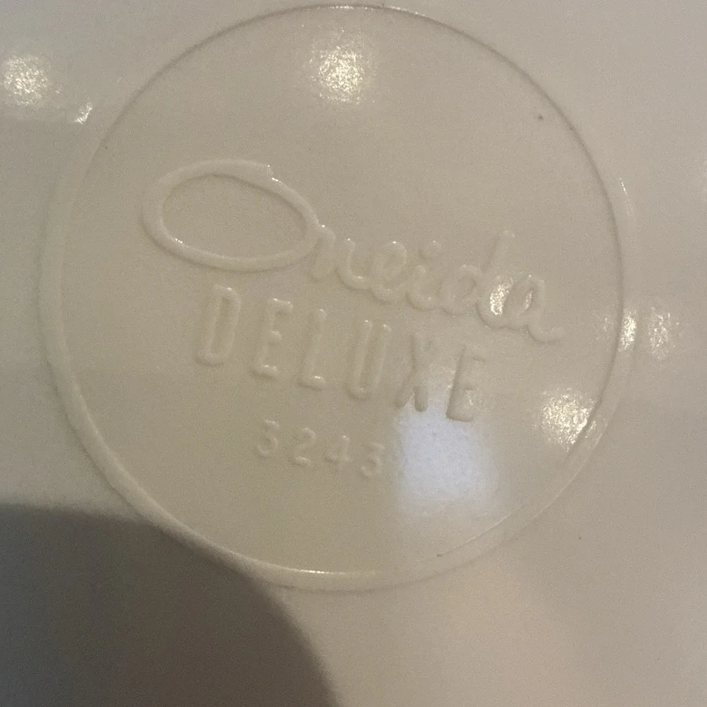 Vtg Oneida Deluxe 3243 Toddler Plastic Cereal Bowl Peter Rabbit 6.5
